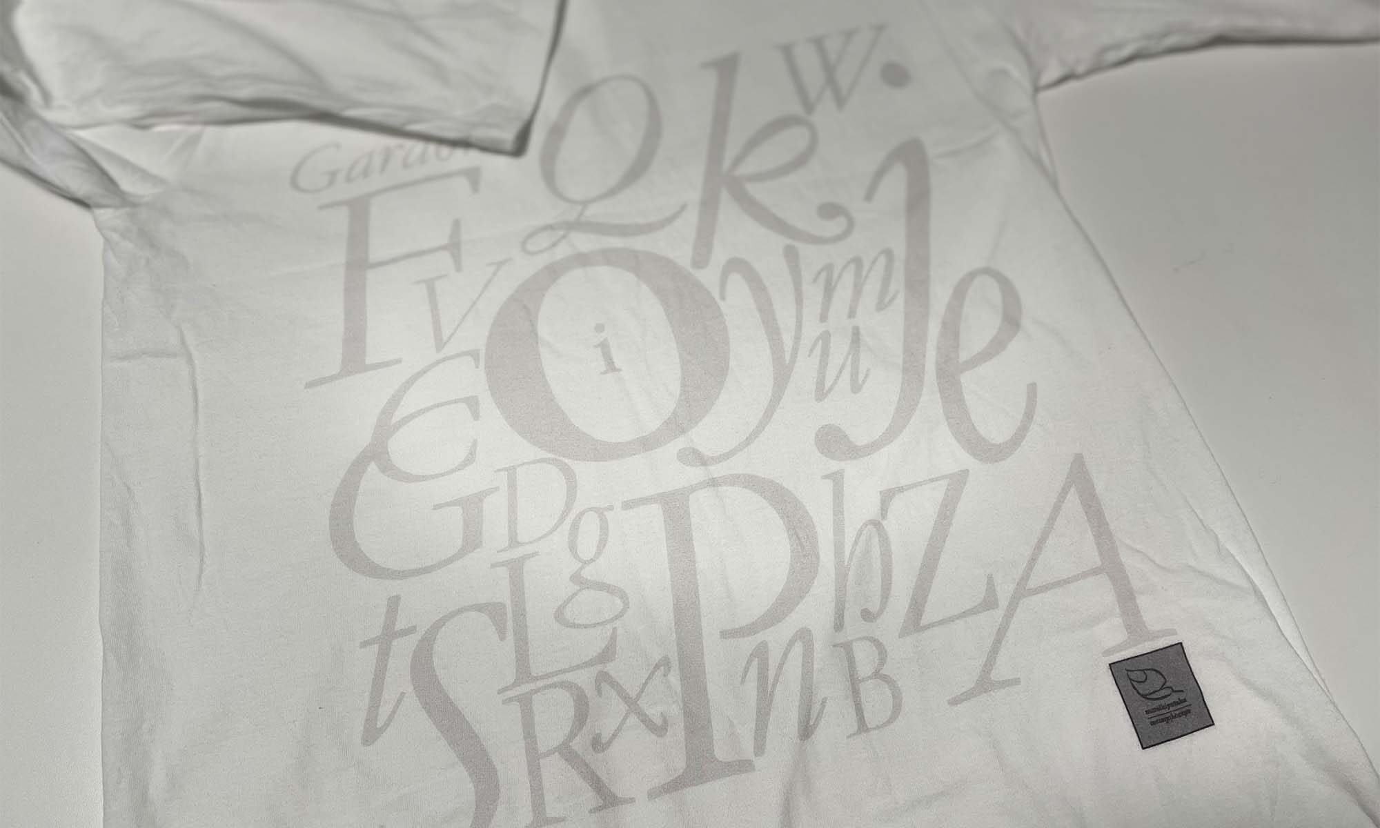 T-shirts_Garamond_w_01